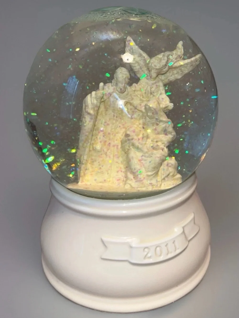 2011 Christmas Water Globe Nativity Musical 